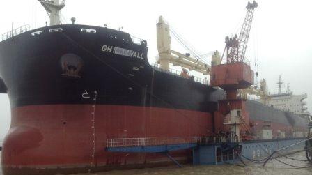 紫金山船厂江南分厂首次承修6万吨大船
